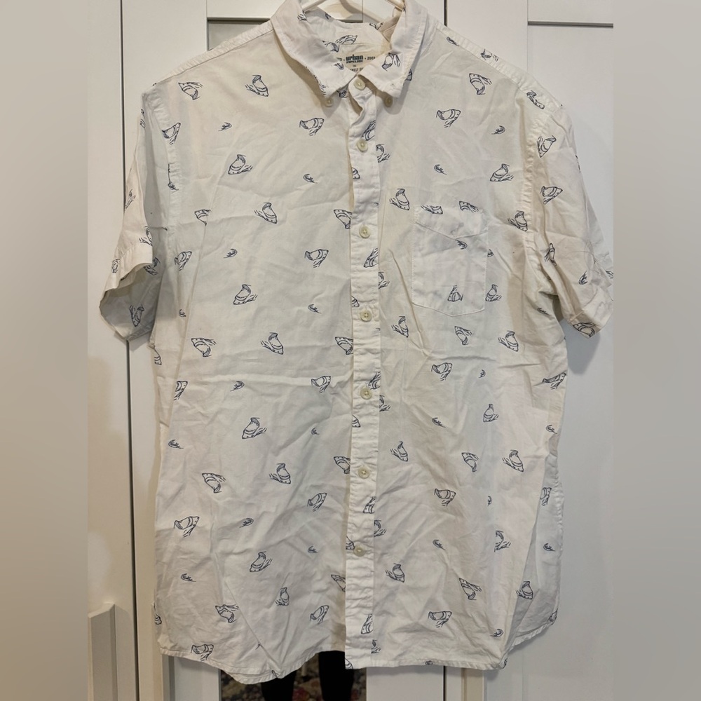 Shark button down
Urban pipeline
Size L